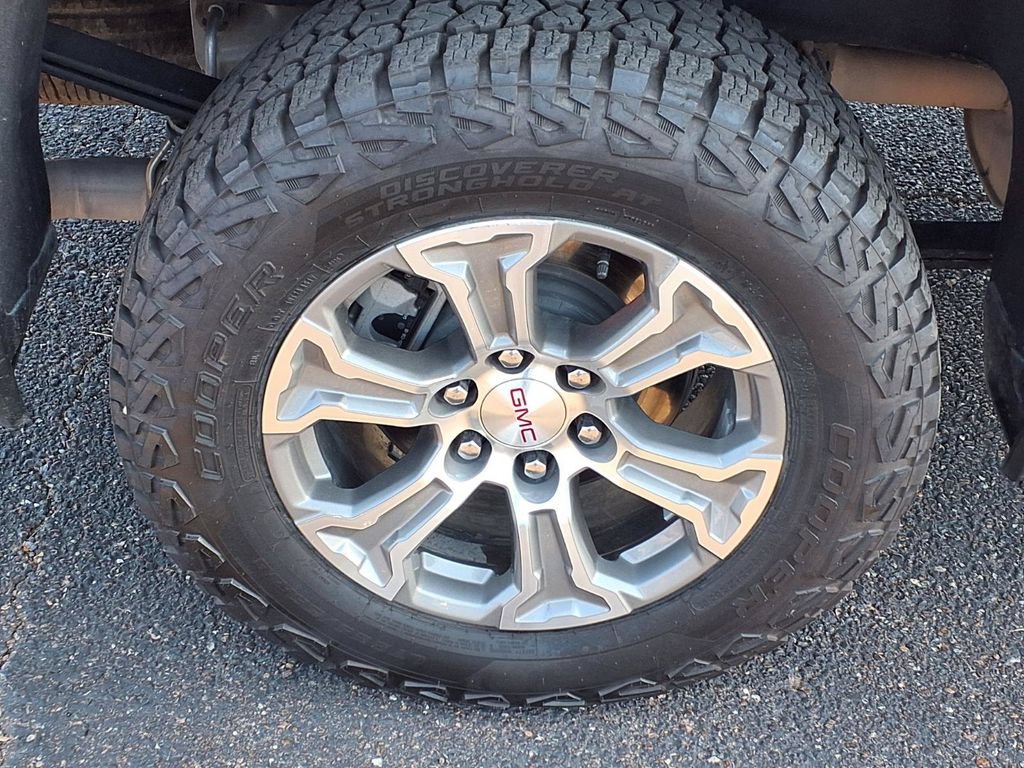 Used 2025 GMC Sierra 1500 SLT RWD image 9