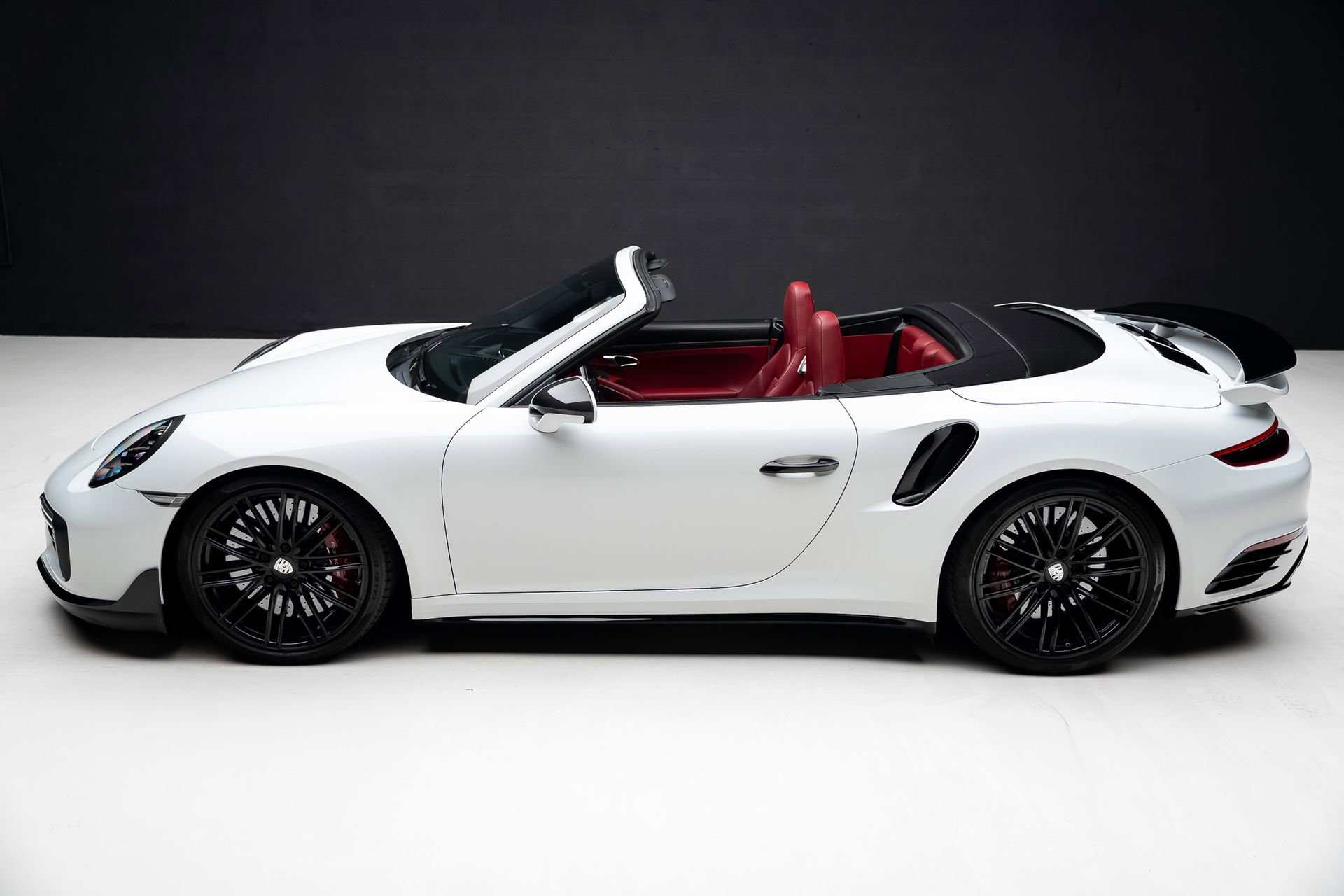 Used 2019 Porsche 911 Turbo image 19