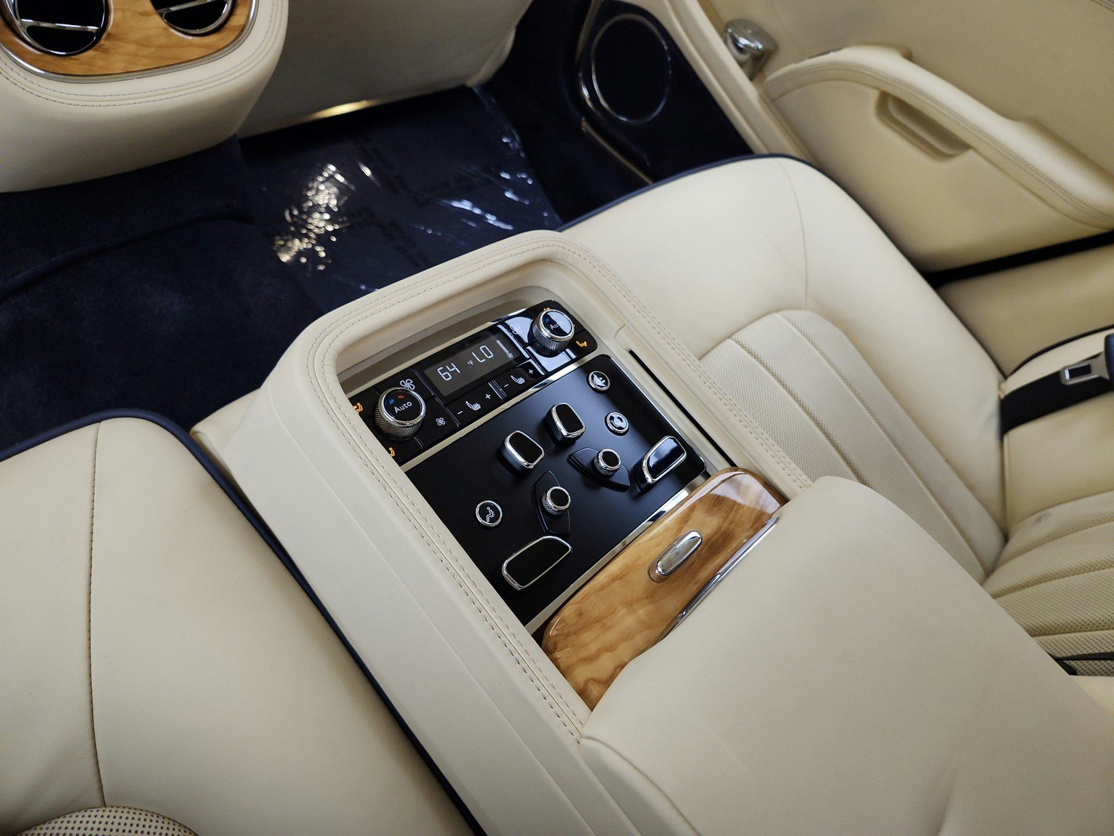 Used 2012 Bentley Mulsanne RWD image 15