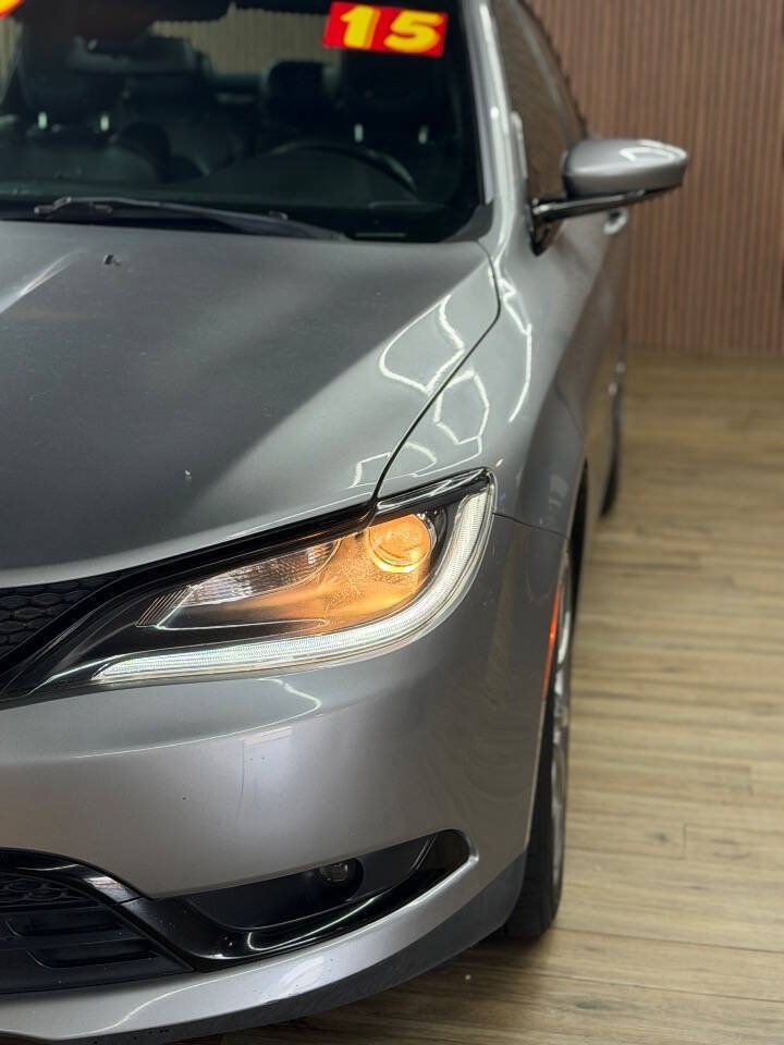 Used 2015 Chrysler 200 S FWD image 3