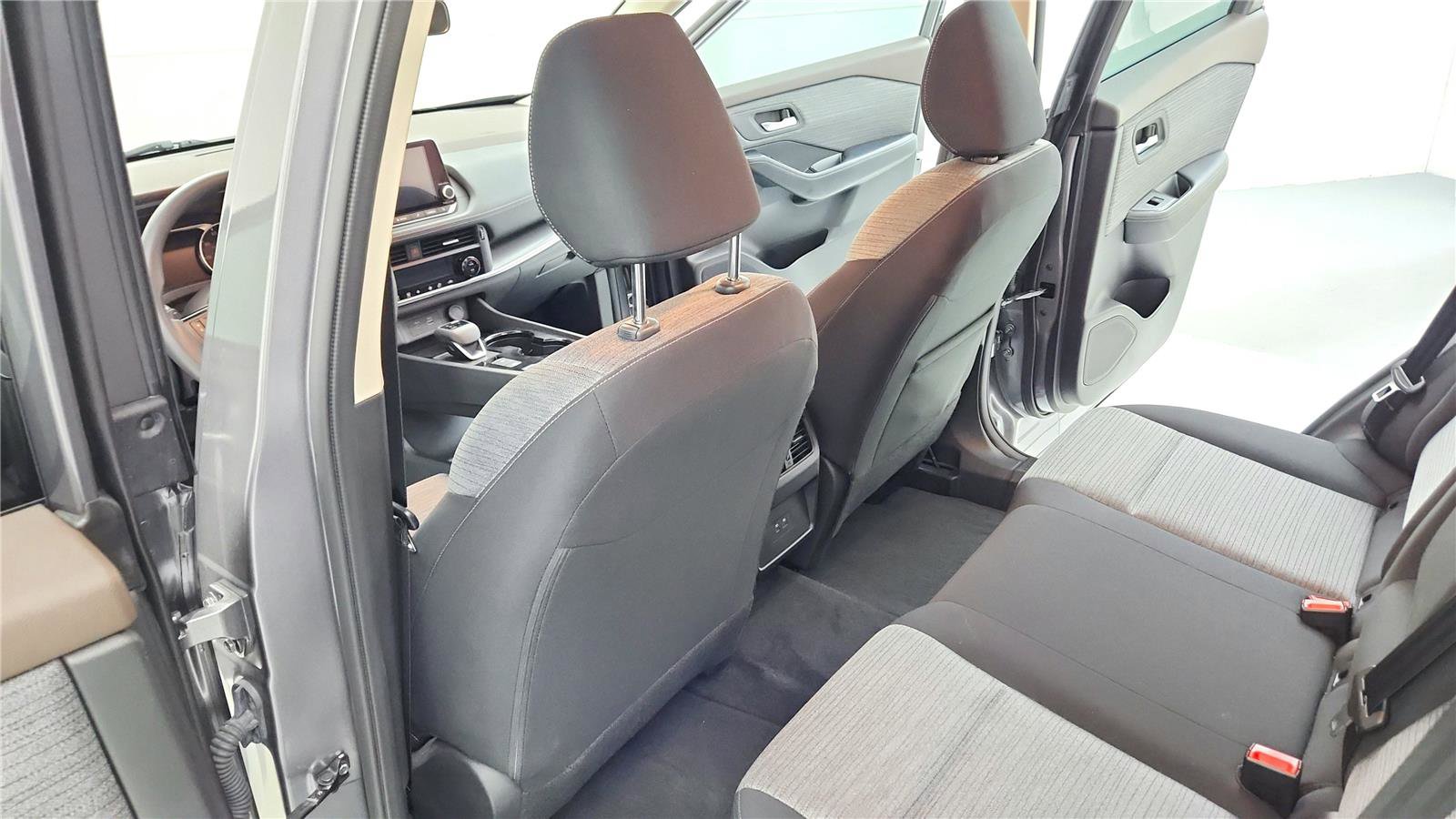 Used 2023 Nissan Rogue SV image 25