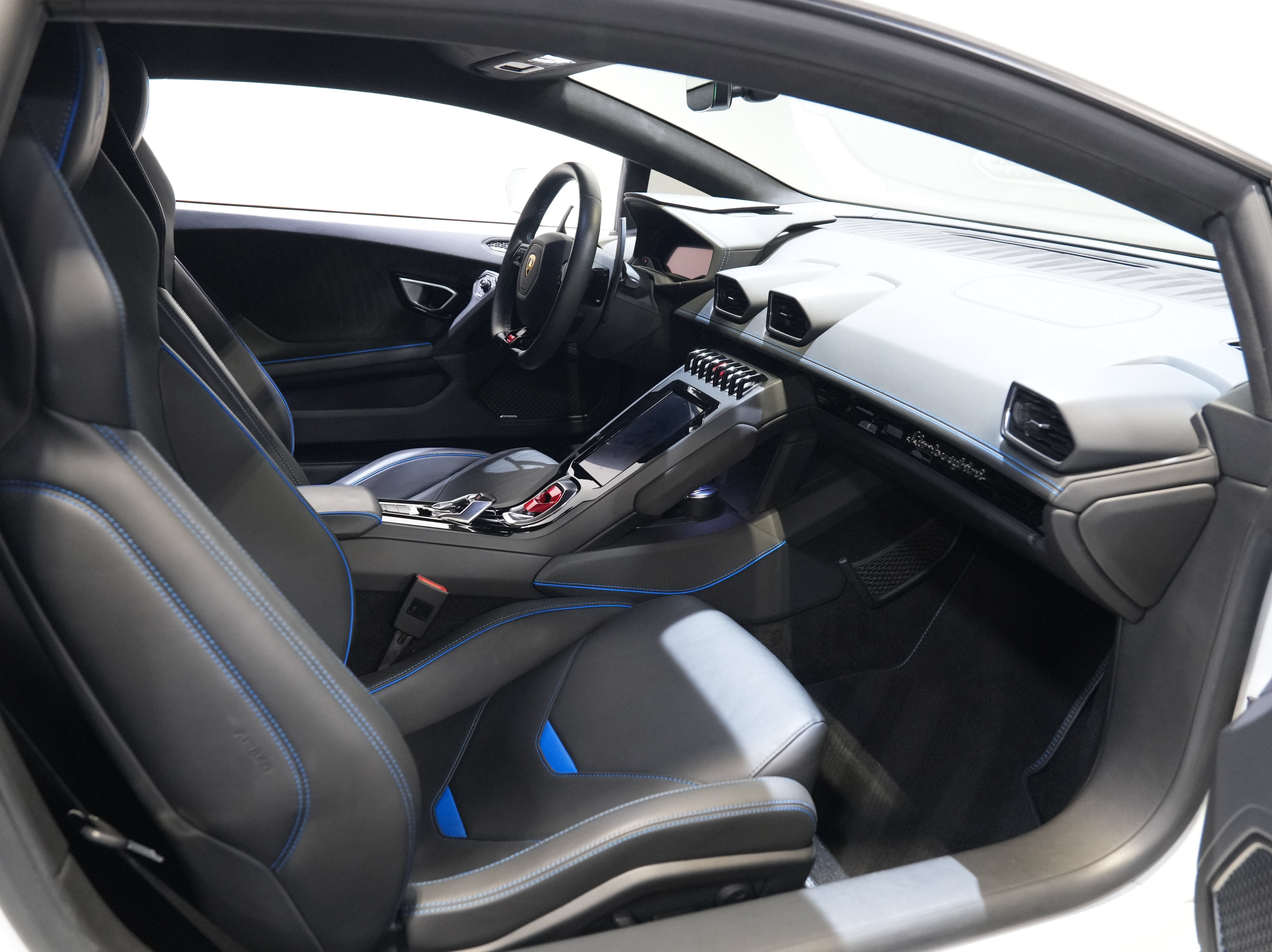 Used 2020 Lamborghini Huracan EVO AWD/4WD image 32
