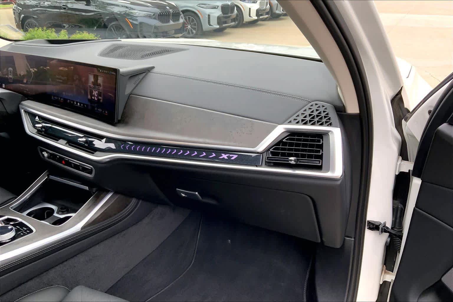 Used 2024 BMW X7 xDrive40i w/ Executive Package image 17