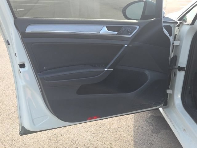 Used 2015 Volkswagen Golf S FWD image 22