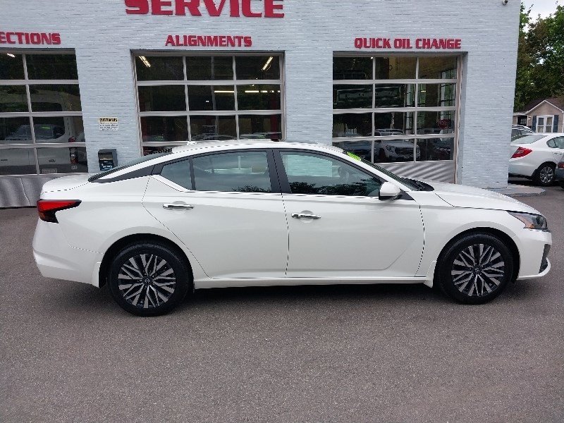 Used 2024 Nissan Altima 2.5 SV w/ SV Premium Package