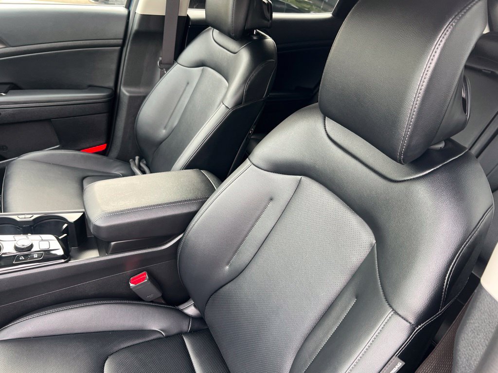 Certified 2025 Kia Sportage EX AWD/4WD image 5