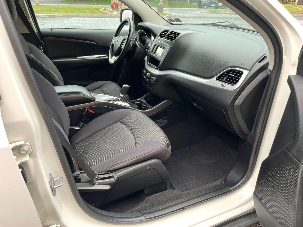 Used 2013 Dodge Journey SXT w/ Flexible Seating Group image 8