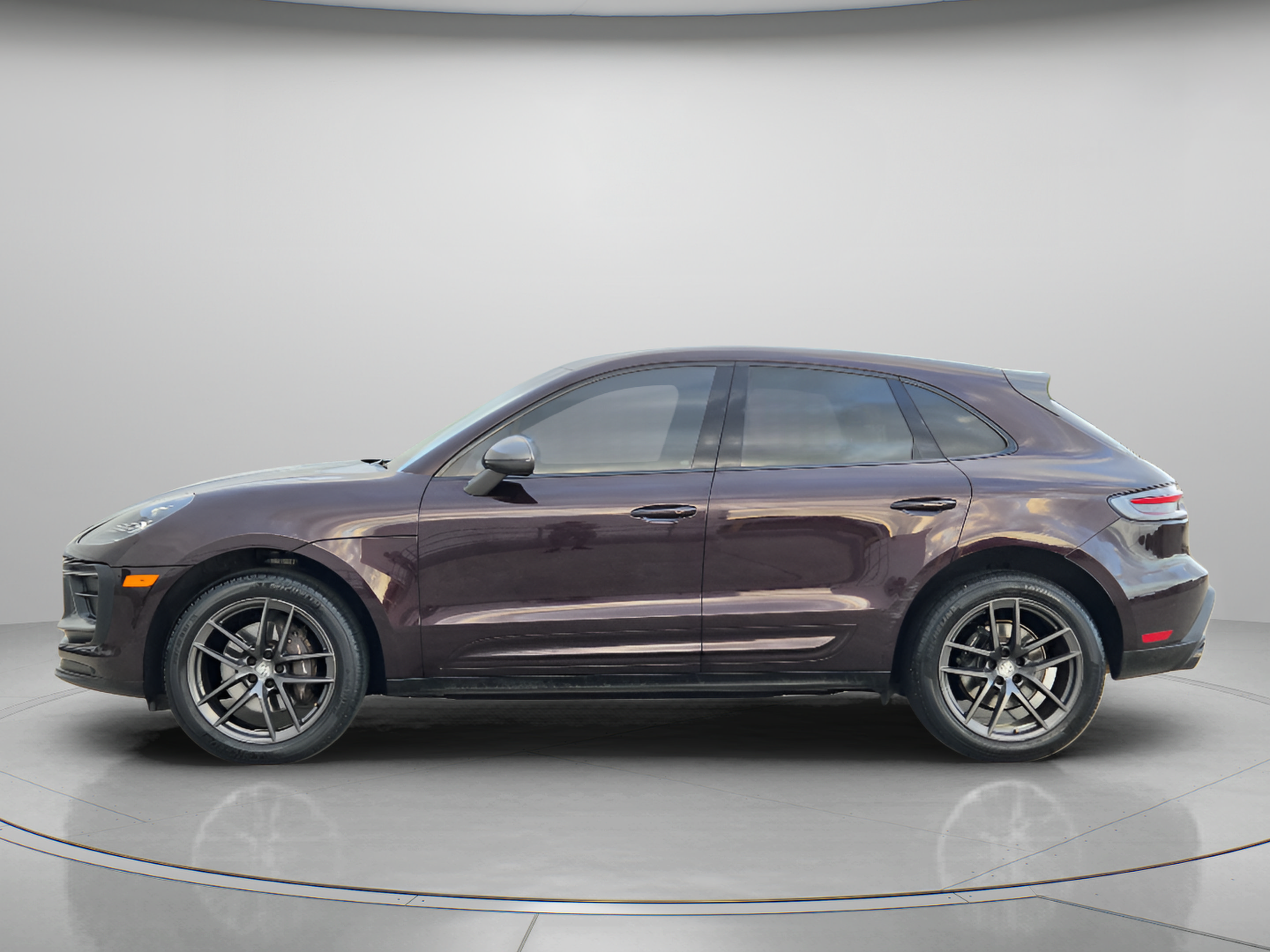 Used 2023 Porsche Macan Turbo AWD/4WD image 2