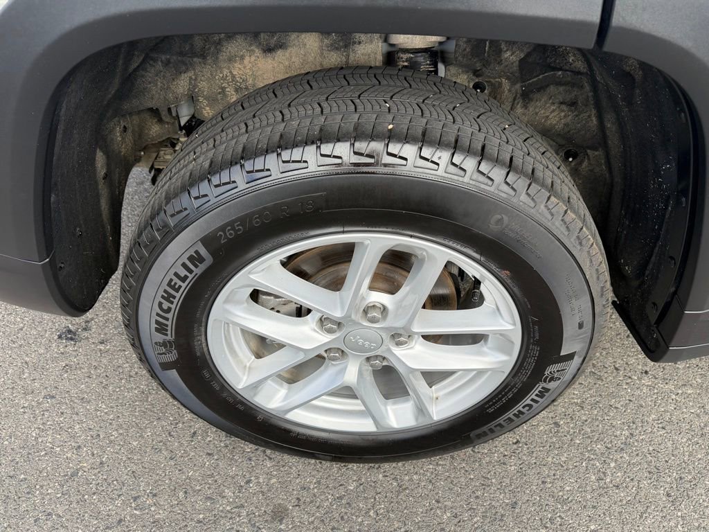 Certified 2024 Jeep Grand Cherokee Laredo X w/ Trailer Tow Package image 14