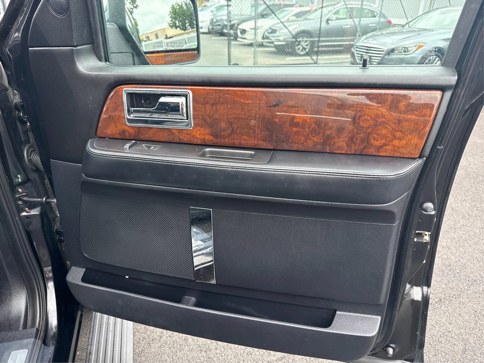 Used 2015 Lincoln Navigator 4WD image 21