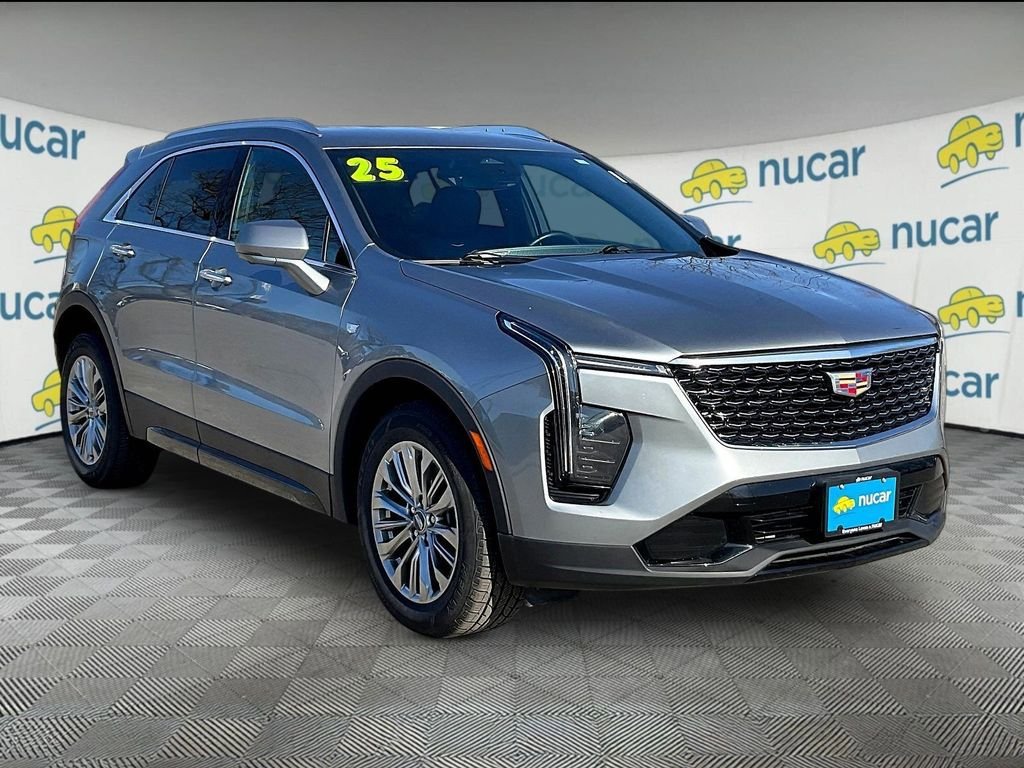 Used 2025 Cadillac XT4 Premium Luxury image 1