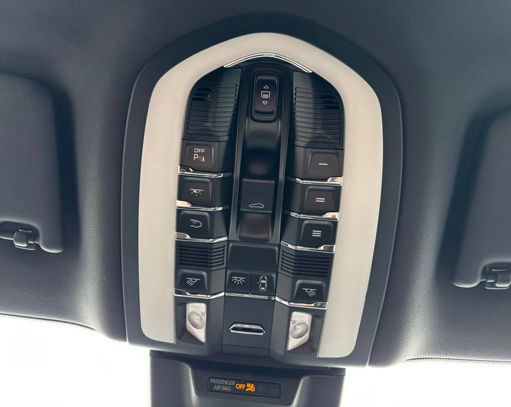 Certified 2026 Porsche Macan AWD/4WD image 18