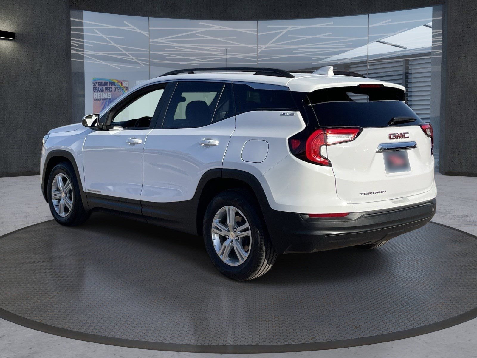 Certified 2022 GMC Terrain SLE w/ Driver Convenience Package FWD image 4