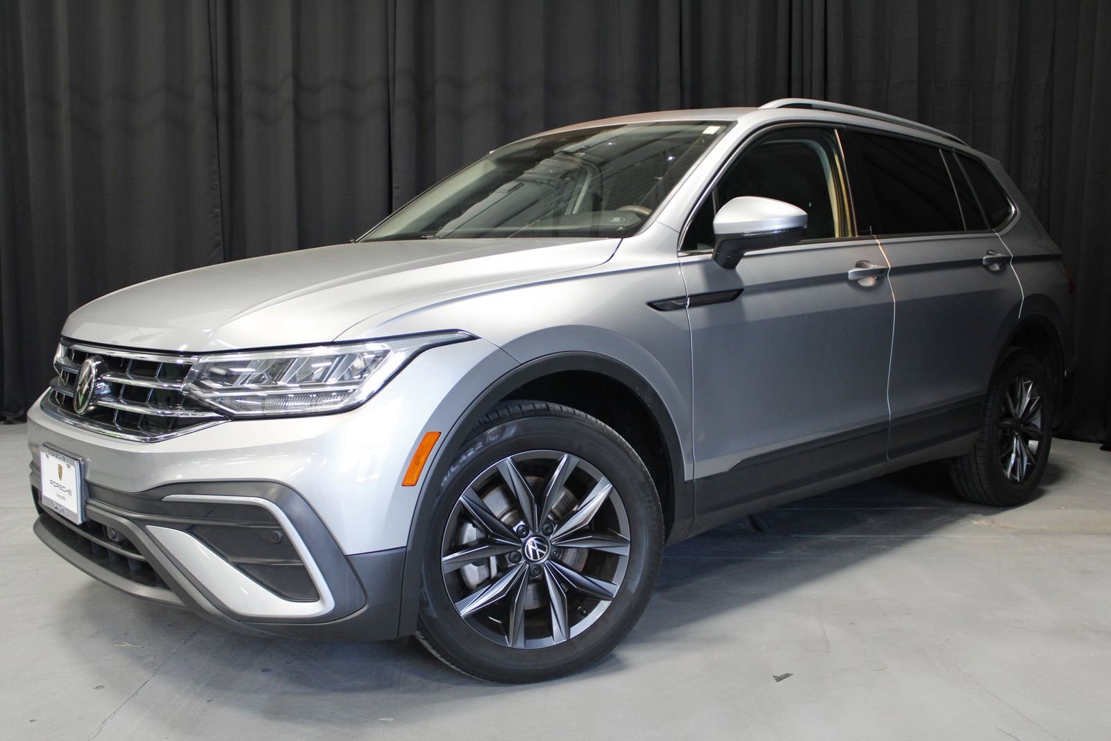 Used 2022 Volkswagen Tiguan SE image 1