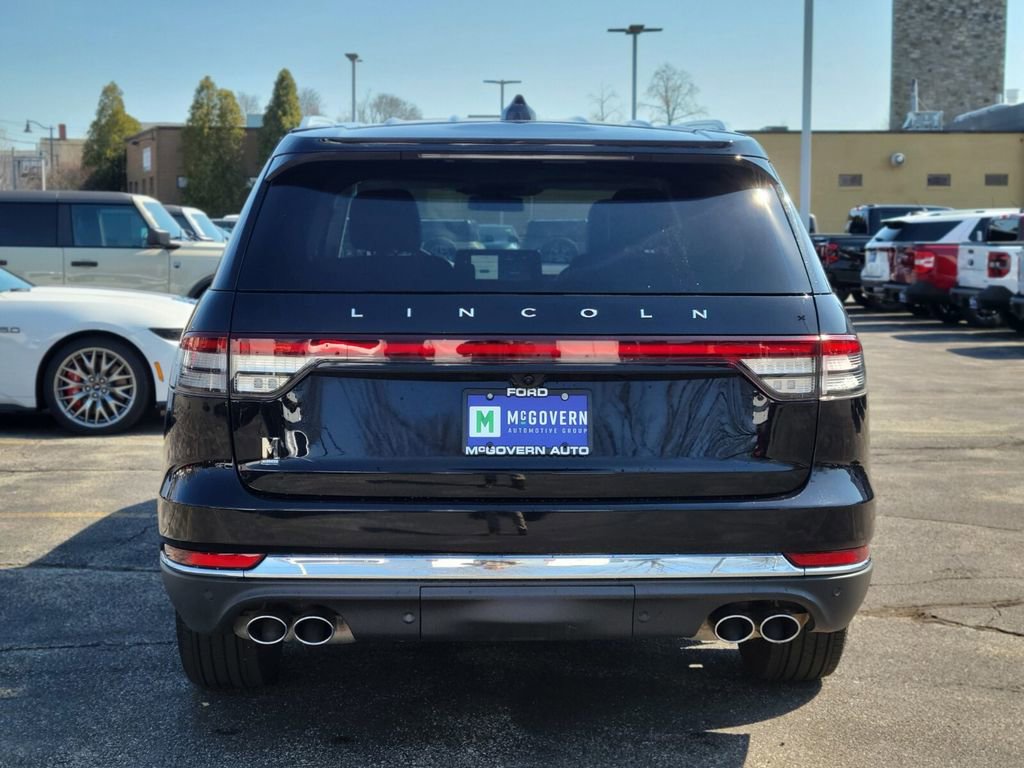 Used 2025 Lincoln Aviator AWD image 4