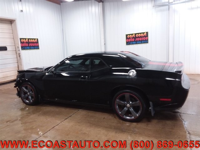 Used 2013 Dodge Challenger SXT RWD image 2