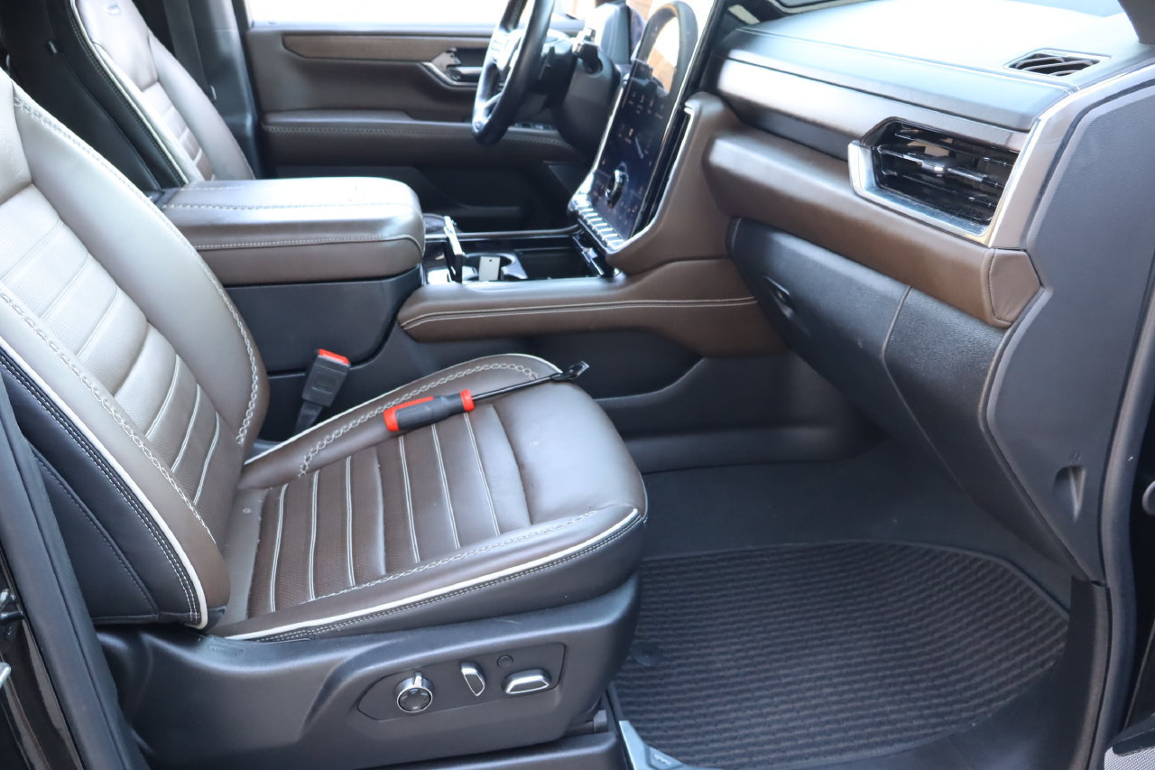 Used 2025 GMC Yukon Denali Ultimate AWD/4WD image 19