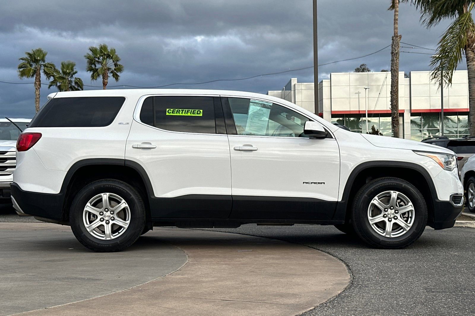 Used 2019 GMC Acadia SLE w/ LPO, Cargo Package image 3