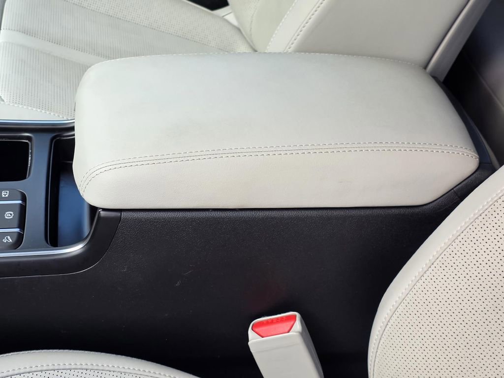 Used 2025 Kia Sorento EX w/ Panoramic Sunroof Package image 9