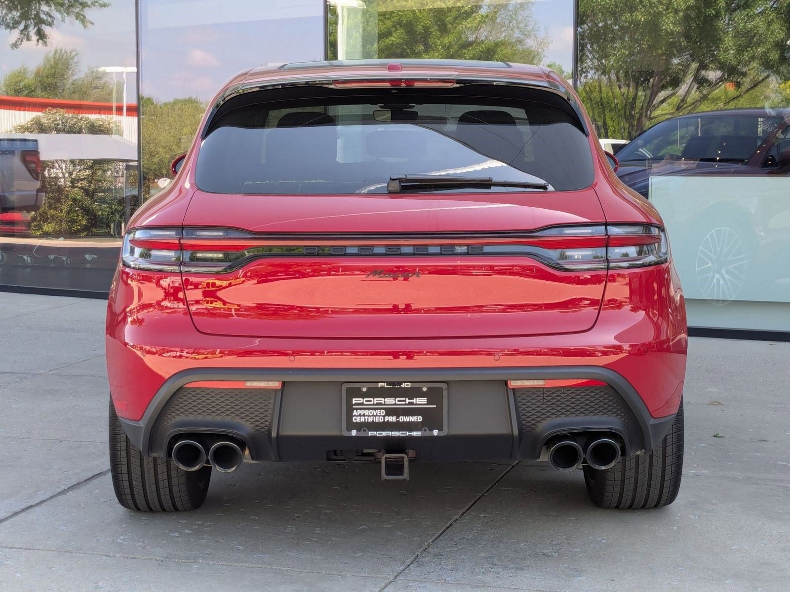 Certified 2025 Porsche Macan image 10