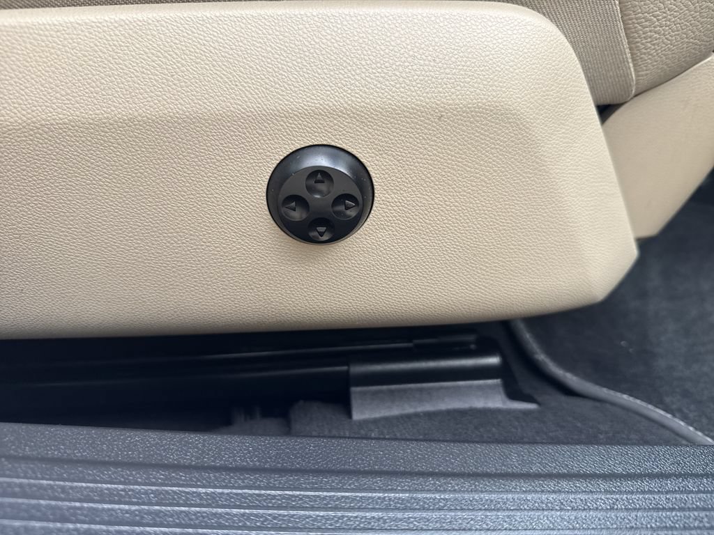 Used 2011 Mercedes-Benz E 350 Sedan image 35