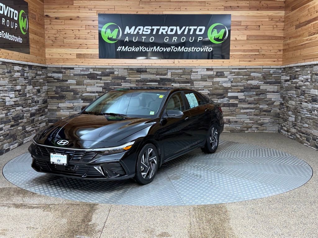 Certified 2025 Hyundai Elantra Limited image 4