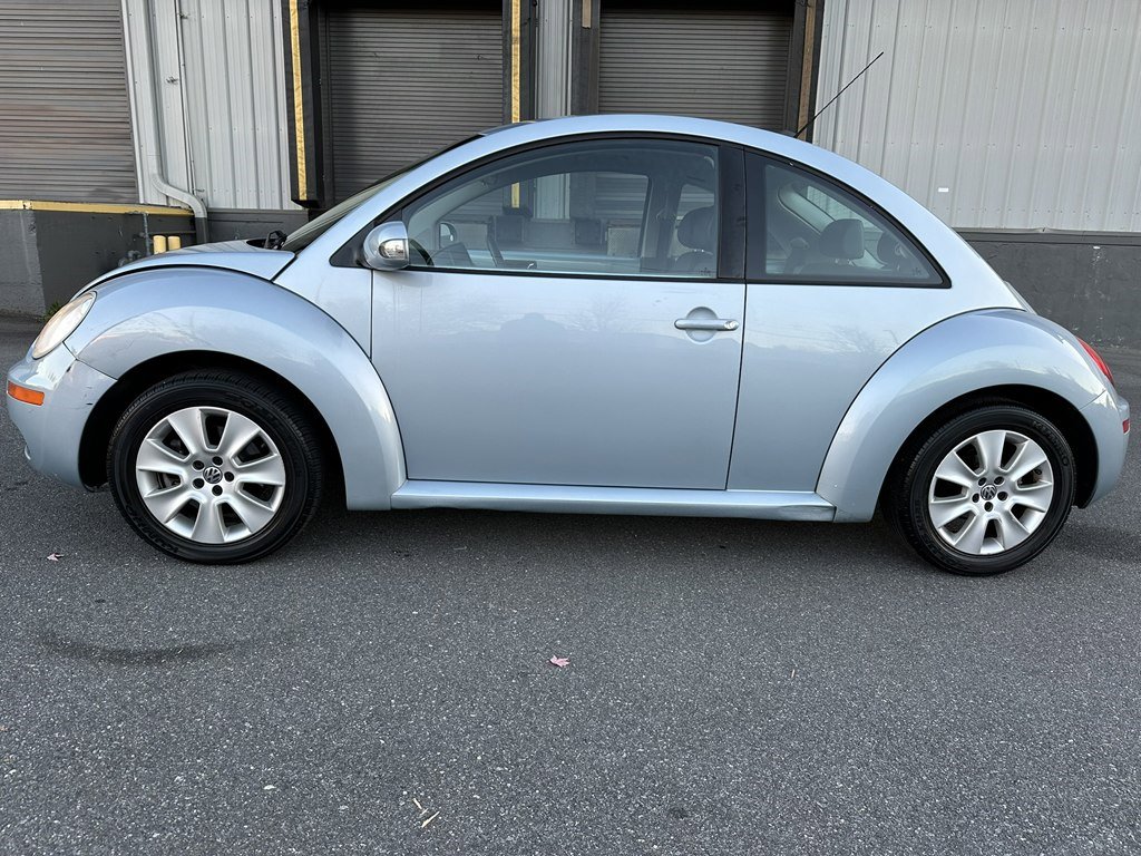 Used 2010 Volkswagen Beetle Coupe image 2