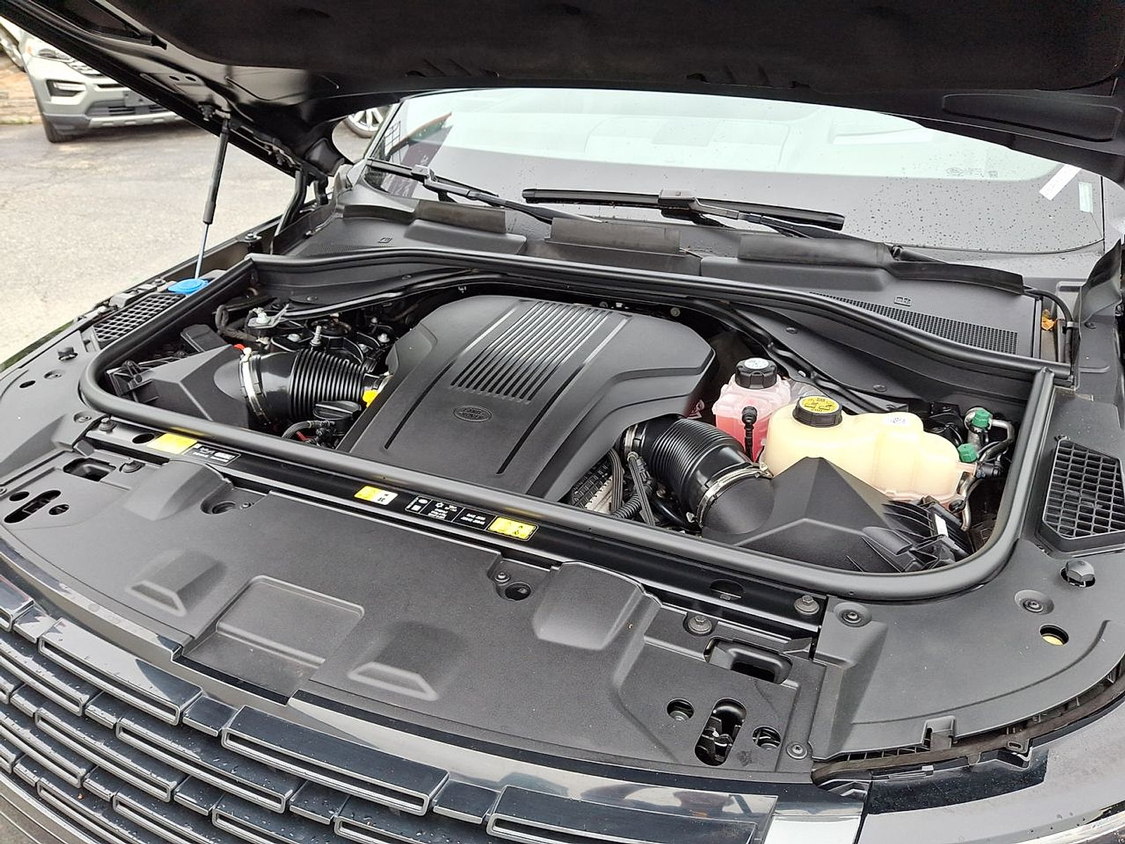 Certified 2025 Land Rover Range Rover SE AWD/4WD image 29