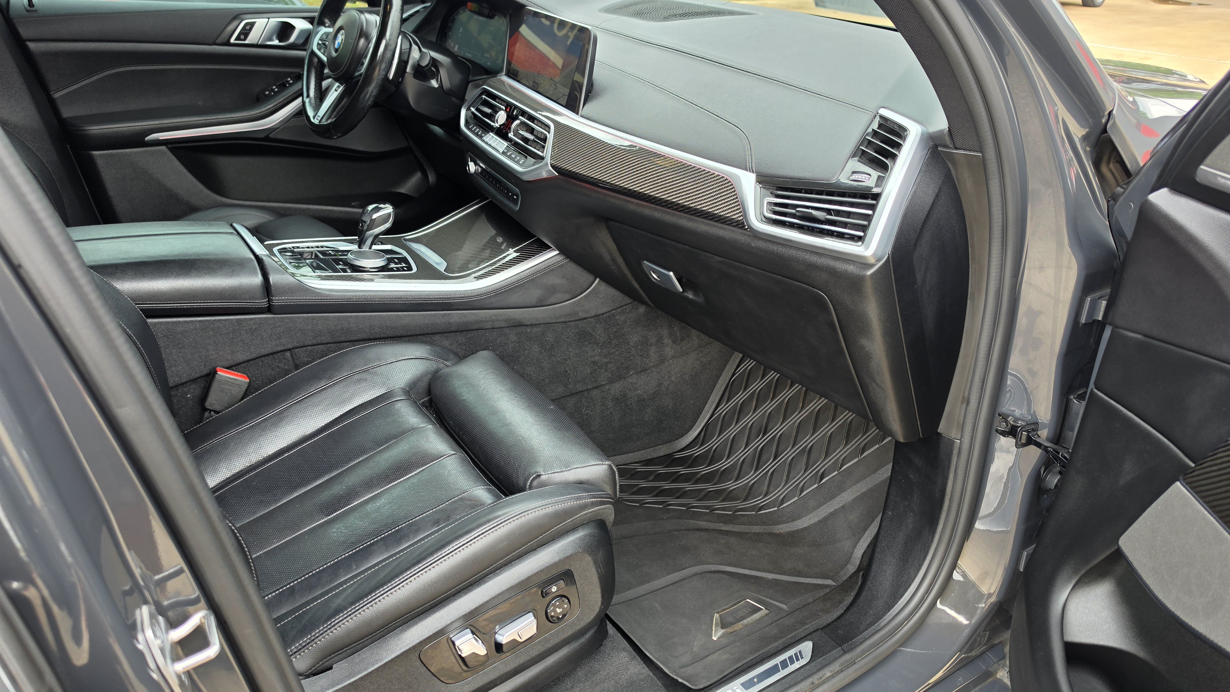 Used 2022 BMW X5 M50i AWD/4WD image 32
