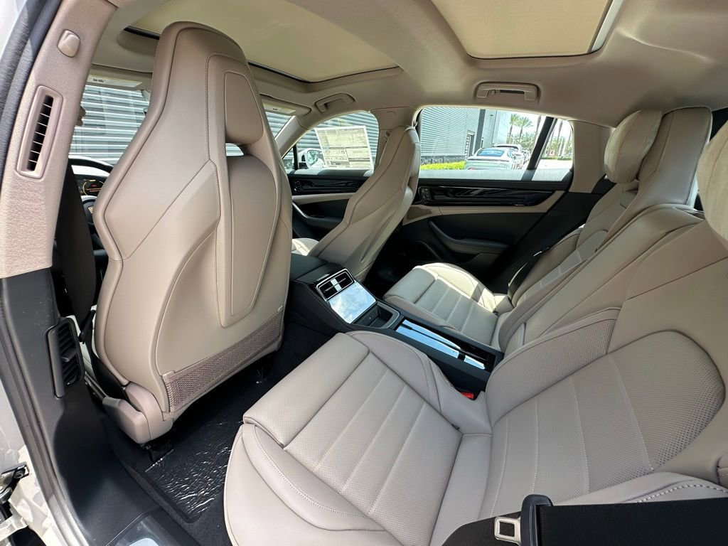 Used 2025 Porsche Panamera image 30