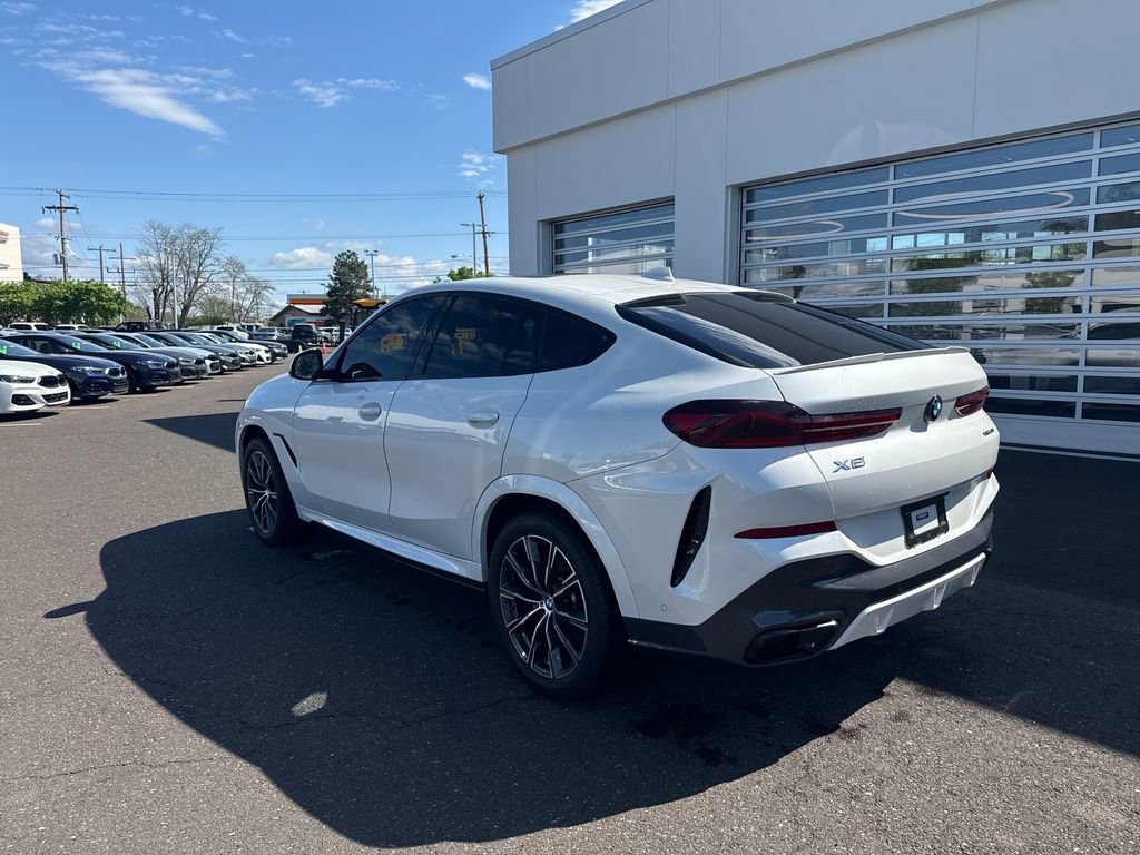 Used 2022 BMW X6 xDrive40i w/ Executive Package image 3