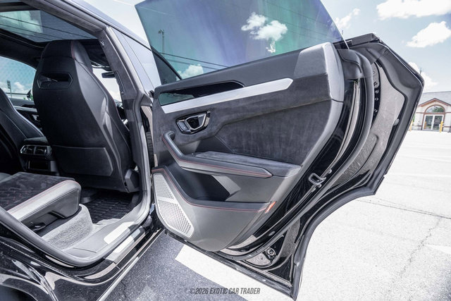 Used 2021 Lamborghini Urus AWD/4WD image 27