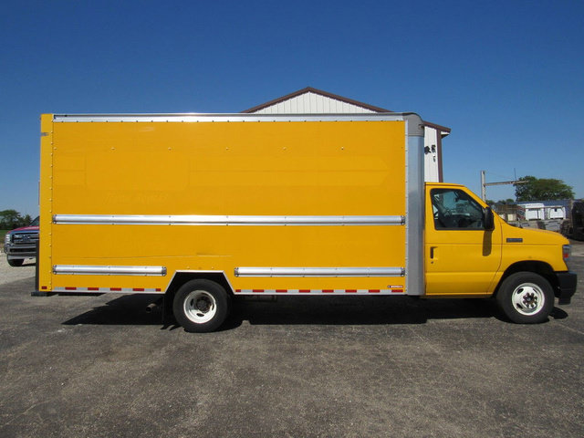 Used 2022 Ford E-350 and Econoline 350 Super Duty RWD image 2