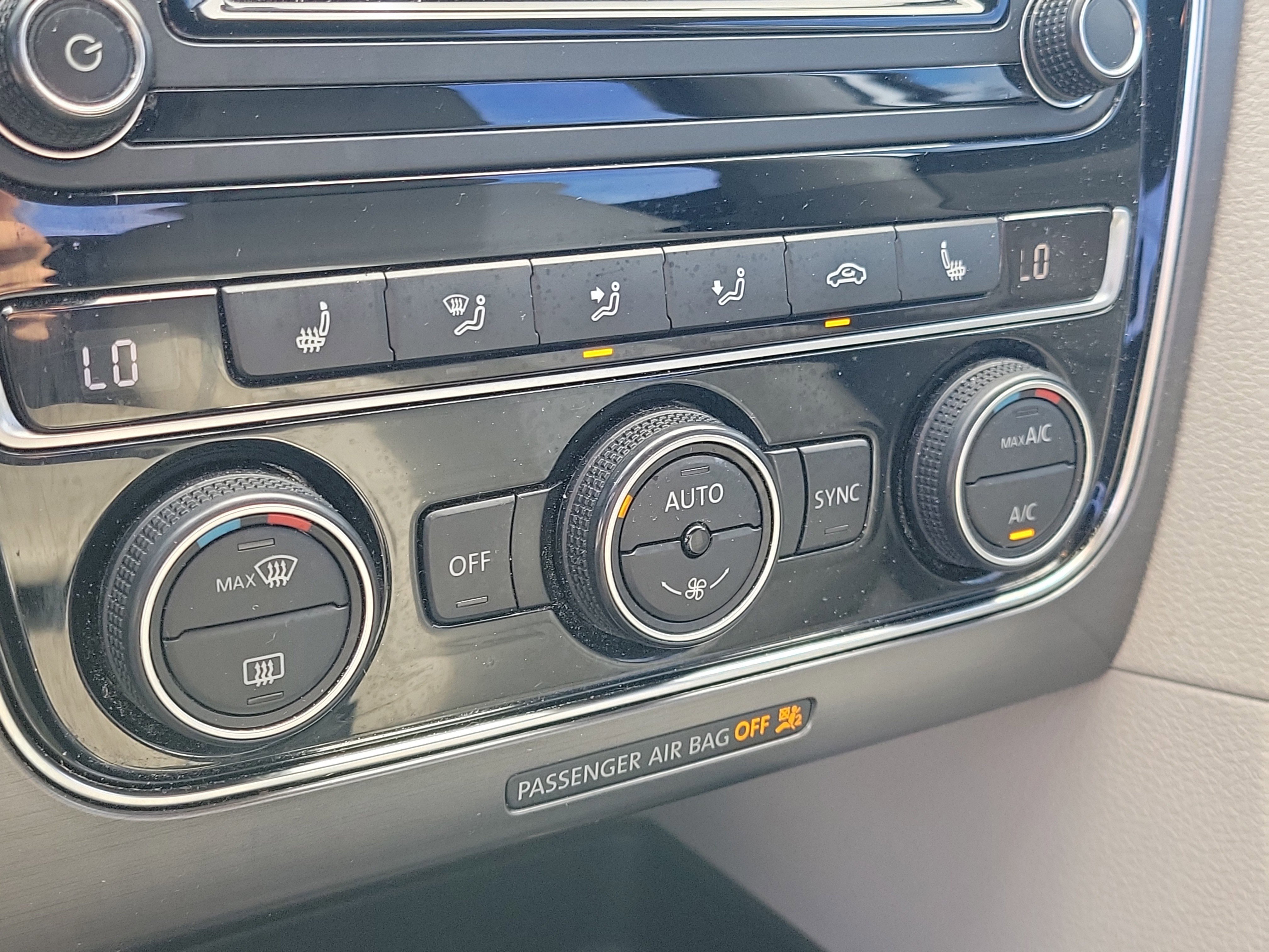 Used 2018 Volkswagen Passat 2.0T R-Line w/ R-Line Lighting Package image 27