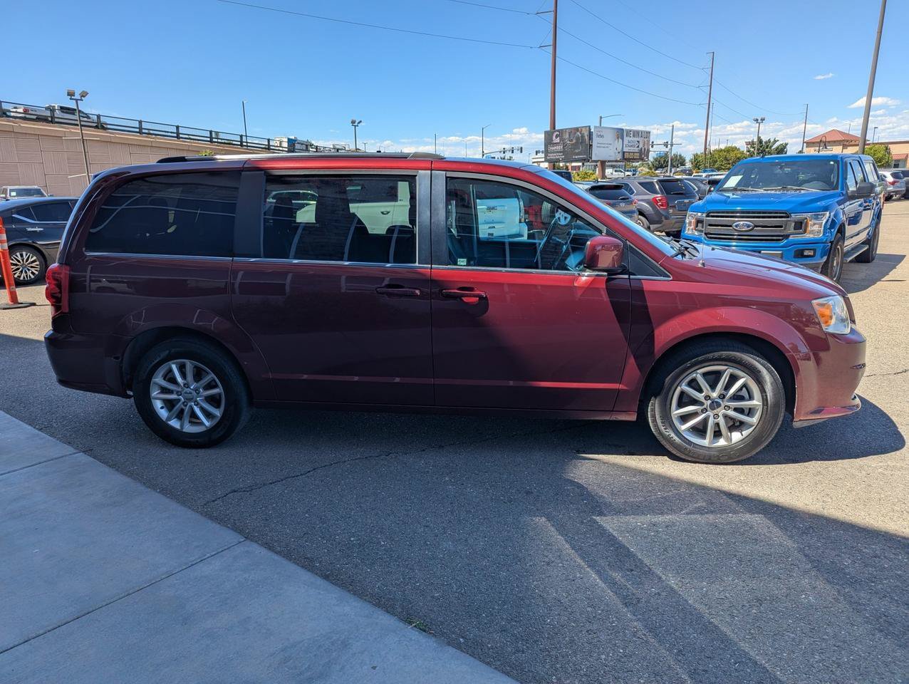 Used 2019 Dodge Grand Caravan SXT FWD image 6
