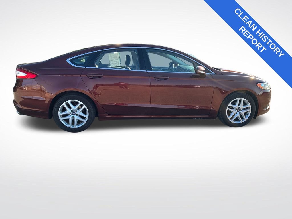 Used 2016 Ford Fusion SE w/ Equipment Group 202A FWD image 2