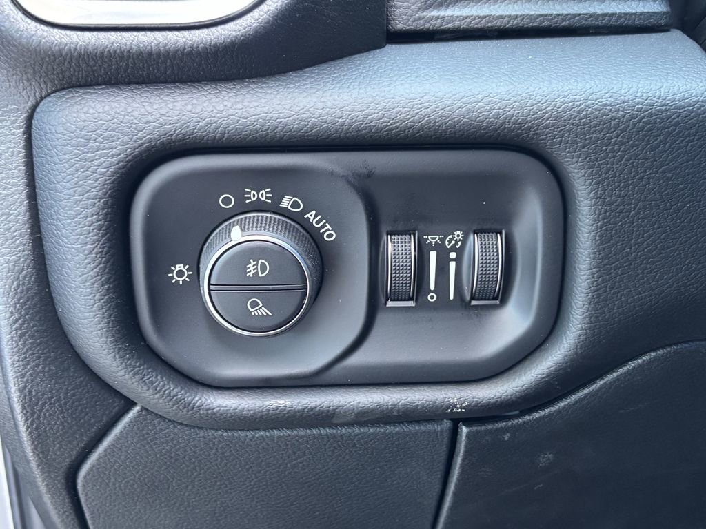 New 2026 RAM 2500 Laramie AWD/4WD image 22