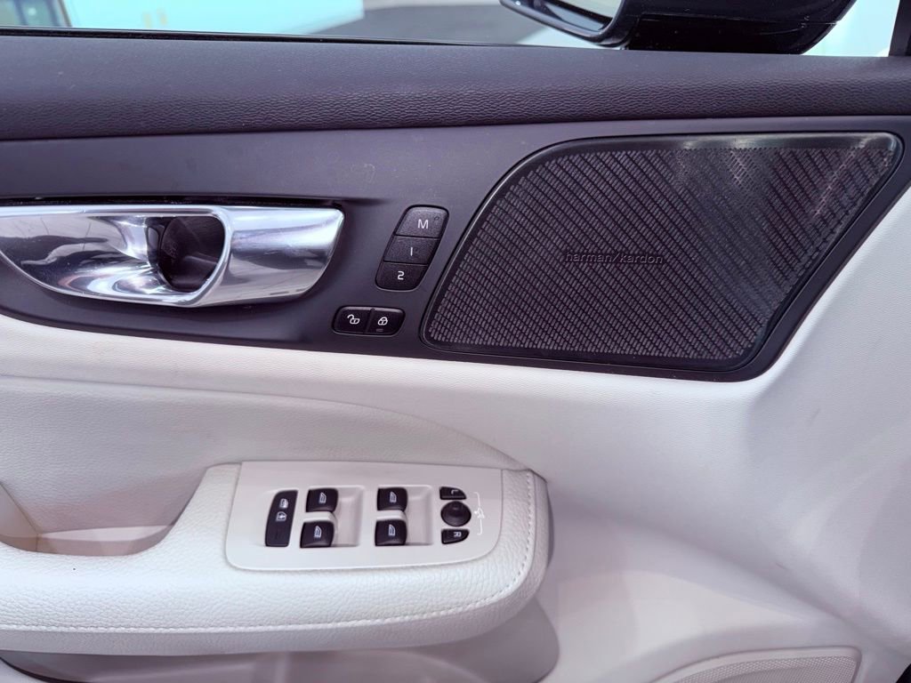 Used 2020 Volvo S60 T5 Momentum w/ Protection Package Premier image 19