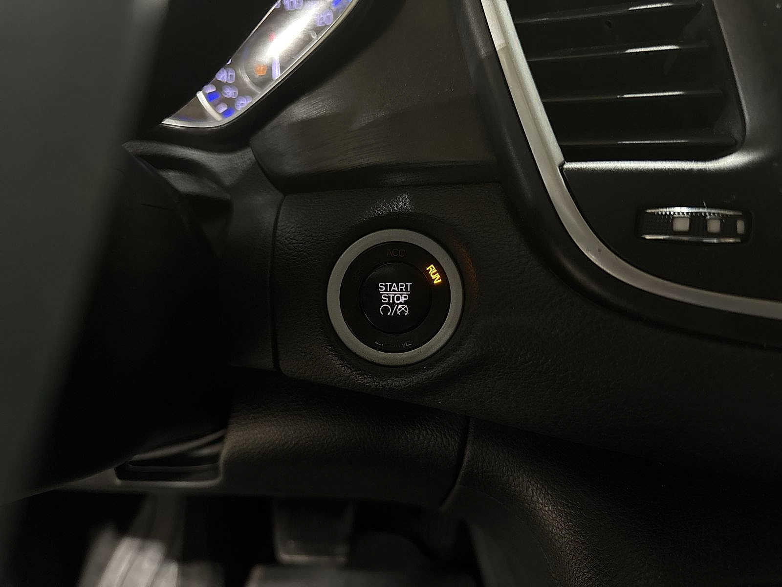 Used 2015 Chrysler 200 Limited image 27