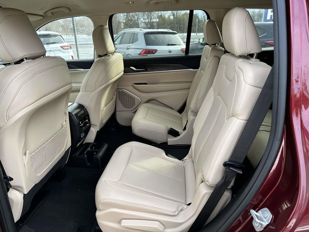 Used 2022 Jeep Grand Cherokee L Limited AWD/4WD image 13