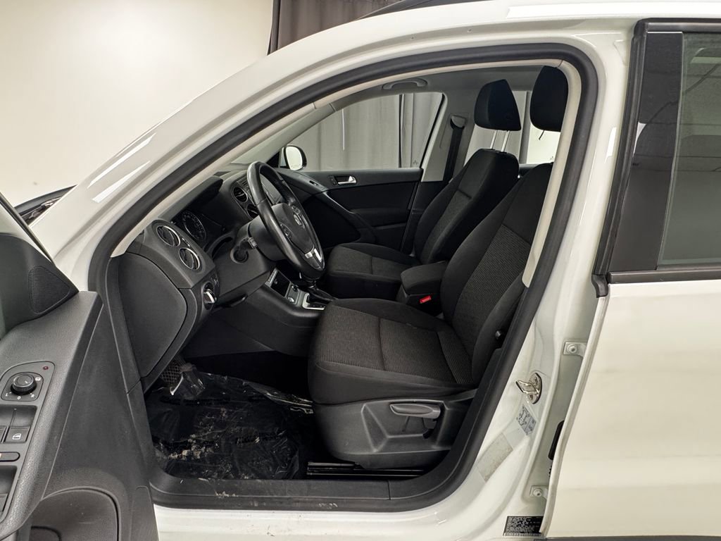 Used 2017 Volkswagen Tiguan S image 10