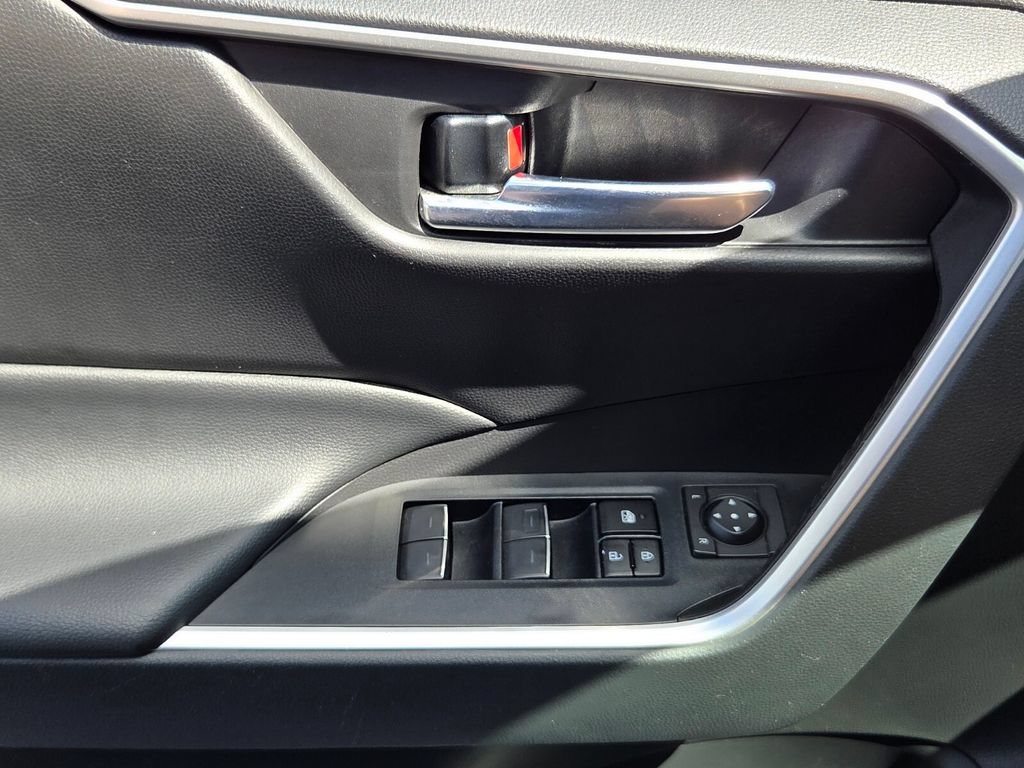 Certified 2022 Toyota RAV4 XLE Premium FWD image 29