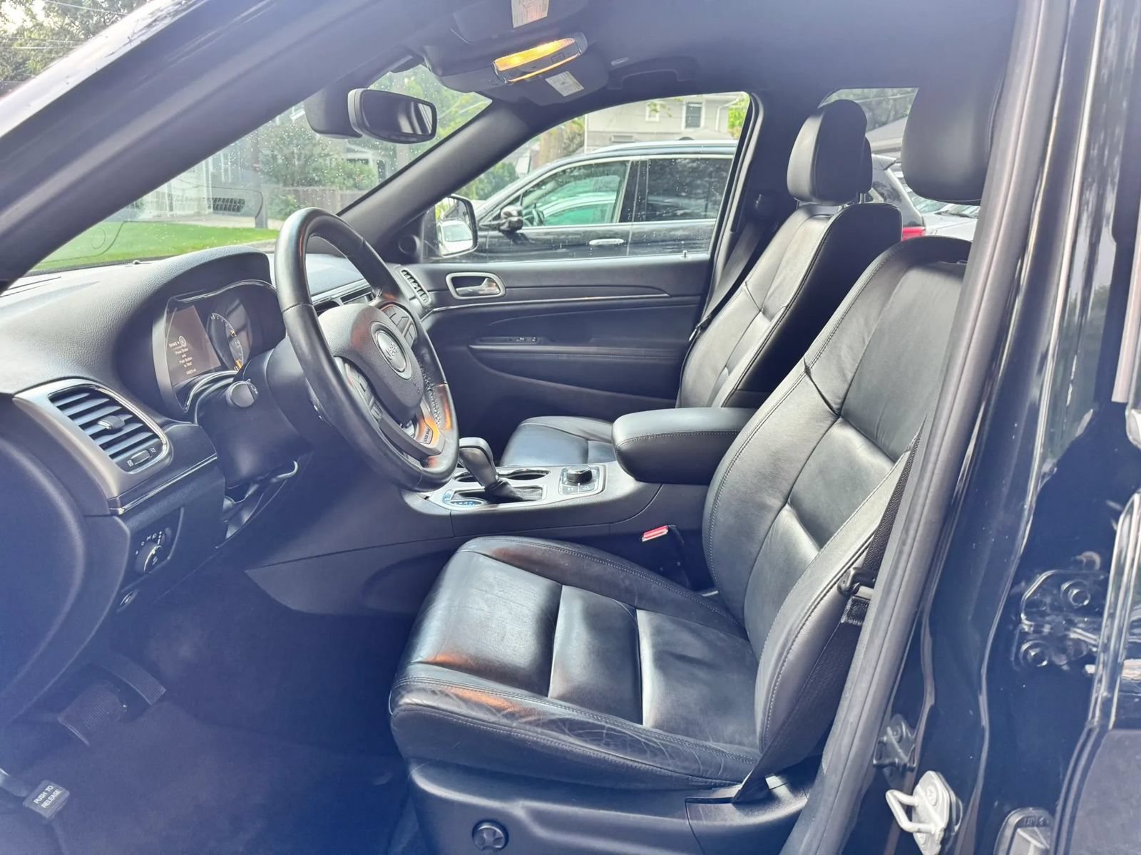 Used 2018 Jeep Grand Cherokee Limited AWD/4WD image 7