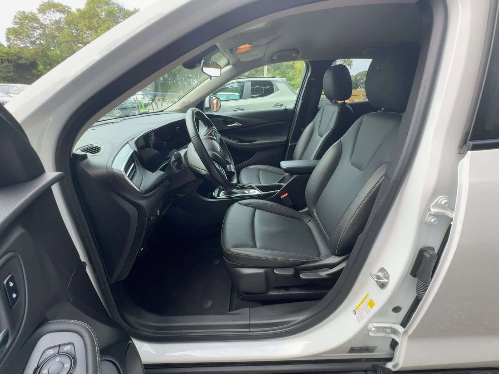 Used 2024 Buick Encore GX Sport Touring image 17