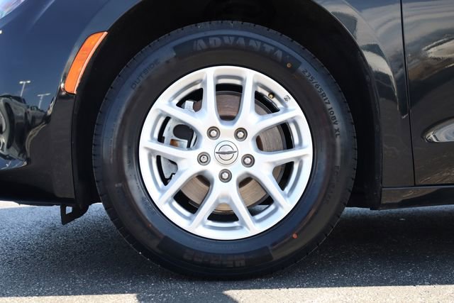 Used 2022 Chrysler Voyager LX image 9