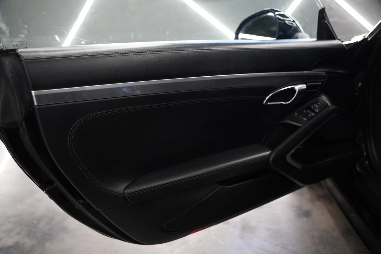 Used 2016 Porsche Cayman RWD image 27