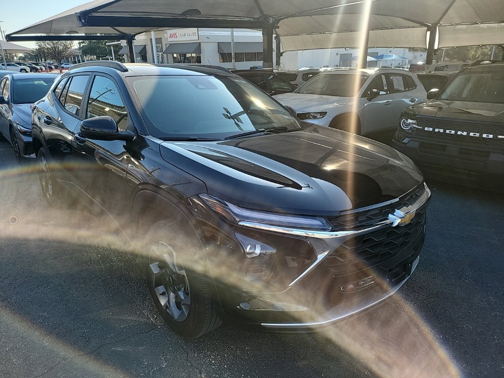 Used 2026 Chevrolet Trax LT FWD image 3