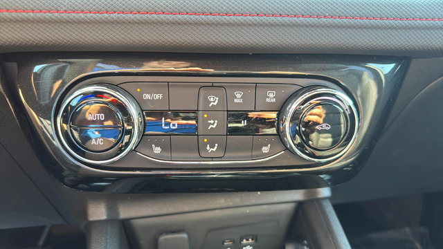 Used 2025 Chevrolet TrailBlazer RS w/ Convenience Package FWD image 21