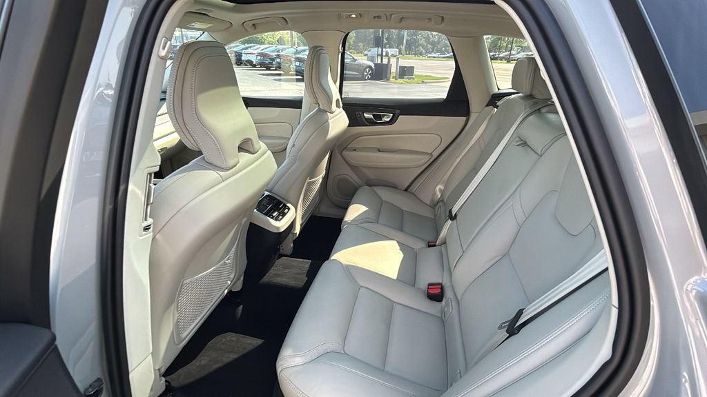 Certified 2025 Volvo XC60 B5 Ultra AWD/4WD image 9