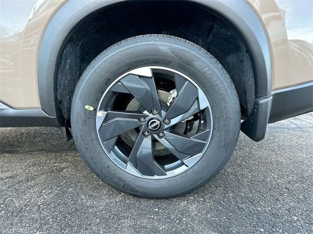 Used 2025 Nissan Rogue SV image 21